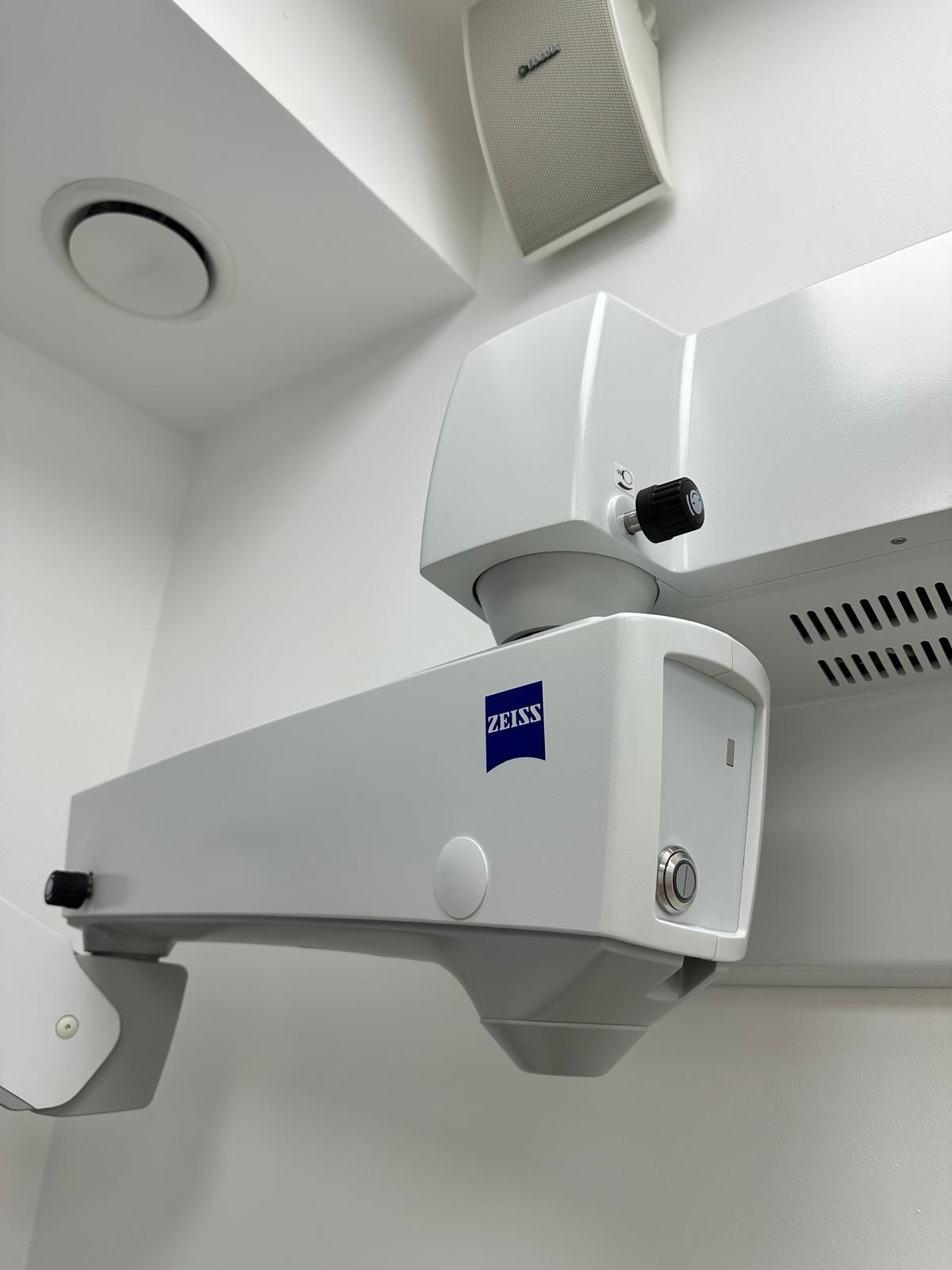 Mikroskop Carl Zeiss EXTARO 300 – mikroskop operacyjny w gabinecie